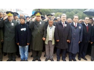 Şehit uzman çavuşu binler uğurladı