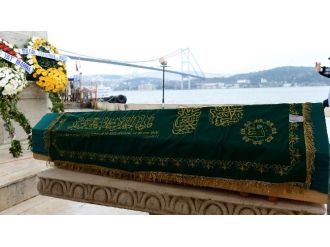 Halis Toprak son yolculuğuna uğurlandı