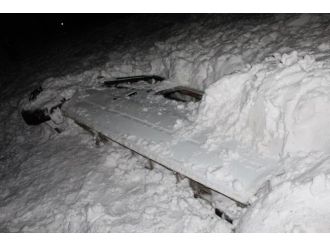 Çığ altında can pazarı: 1 ölü