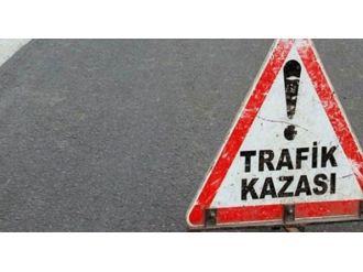 Buzdan kayan ambulans yoldan çıktı