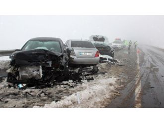 12 araçlık zincirleme kaza: 8 yaralı