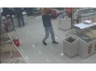 İstanbul’daki silahlı gasp çetesi kamerada