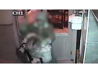 Ortaokul öğrencisi okul müdiresine böyle saldırdı