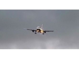 Lodos uçakları beşik gibi salladı