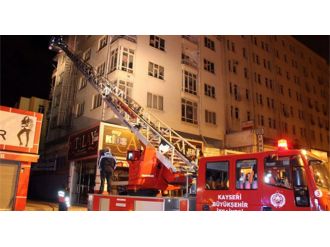 Terzihanede çıkan yangın paniğe neden oldu