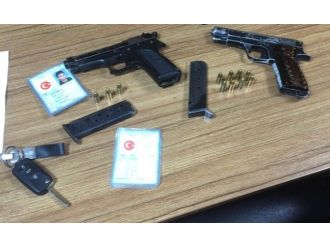 İstanbul’da 3 şüpheli ruhsatsız silahla yakalandı