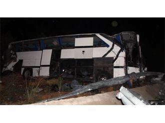 Mülteci taşıyan otobüs takla attı: 8 ölü, 39 yaralı!