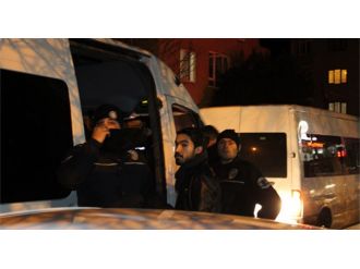 İzinsiz yürüyüş yapmak isteyen gruba polis müdahalesi: 23 gözaltı!