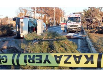 İşçi servisi kaza yaptı: 2 ölü, 3 yaralı