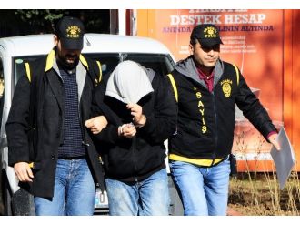 Yaşlı kadının şalvarından cüzdanı böyle aldı