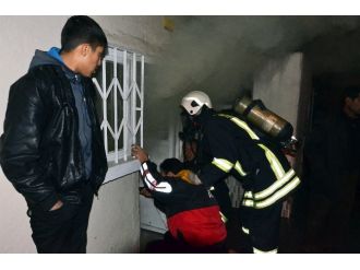 Bunalıma giren kadın evini ateşe verdi