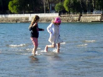 Güneşi gören sahile koştu