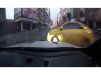 Kız arkadaşa hız gösterisi hastanede bitti