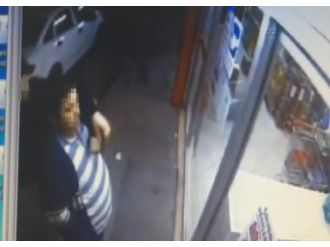 Elindeki telefonu böyle kaptırdı