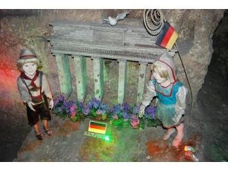 Mağarada gizli 23 ülkenin çocukları