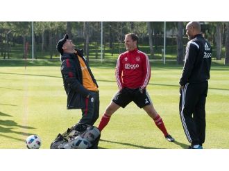 Sneijder sürpriz ziyaret