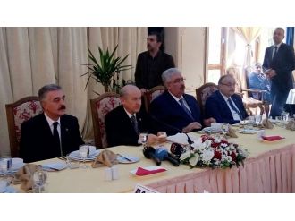 "Davutoğlu samimi değil"