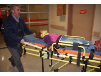 İki otomobil çarpıştı: 11 yaralı