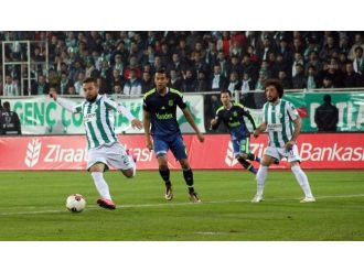 Fenerbahçe deplasmanda güldü