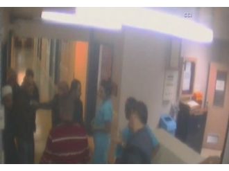 Hemşire hasta yakınları tarafından darp edildi