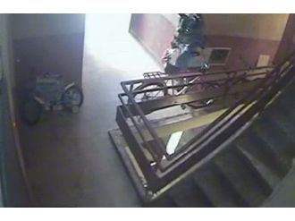 Bebek arabasını böyle çaldılar