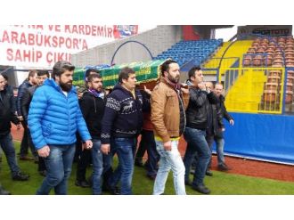 Cenazeye stat içinde tur attırıldı