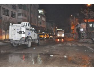 İzinsiz yürüyüşe polis müdahalesi