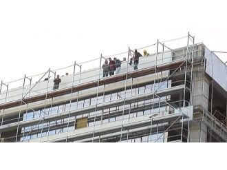 İşçilerin maaş isyanı çatıya çıkarttı