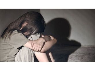 Tek kelimeyle iğrençsin: Kızına fuhuş yaptırmış