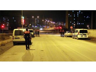 Dur ihtarına uymayan otomobile polis ateş açtı