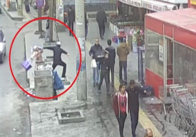 Kadının boynundaki kolyeyi böyle çaldı