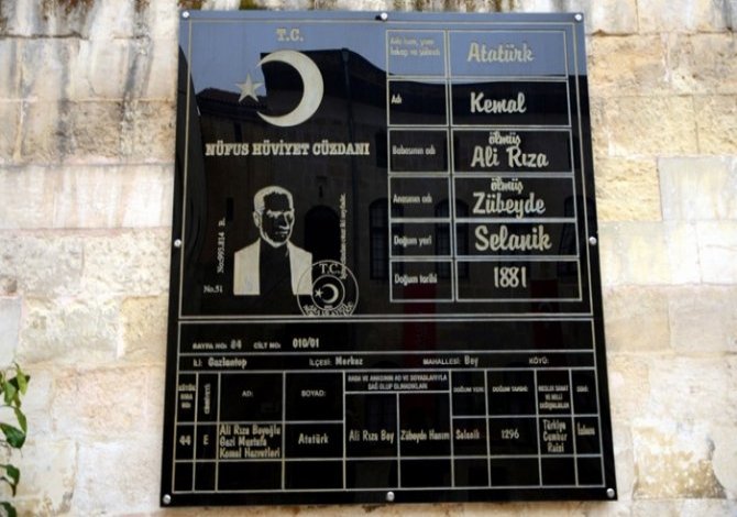 Dev Atatürk kimliği ilgi odağı oldu