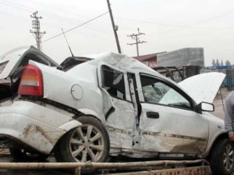 Cenazeye giden anne ve oğlu kazada öldü