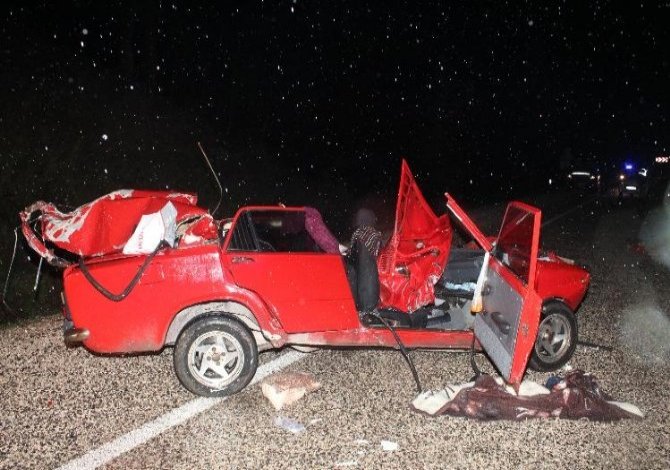 Bu otomobil 3 kişiye mezar oldu