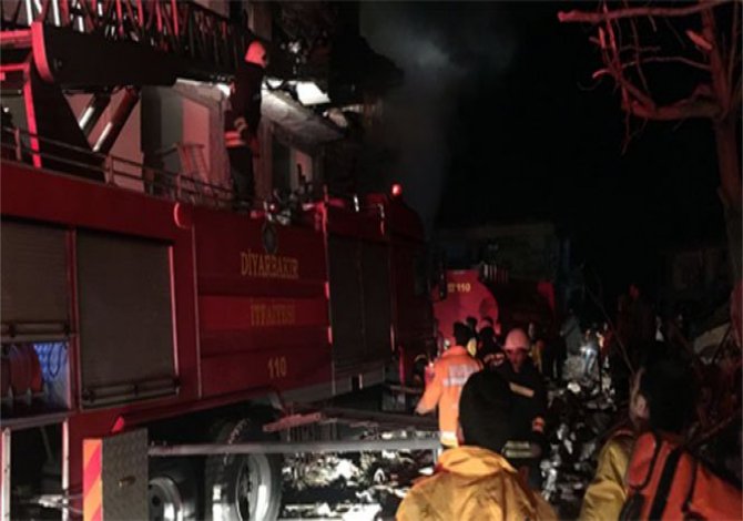 Diyarbakır’da eş zamanlı terör saldırısı: 1’i bebek 4 ölü, 26 yaralı!