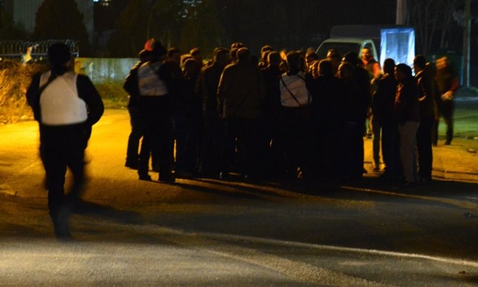 Uyuşturucu satıcılarının evini yakmak istediler!