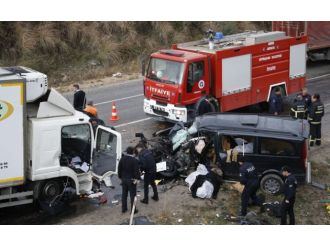 Antalya’da feci kaza: 3 ölü, 2 yaralı