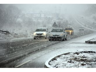 Bolu Dağı Tüneli’nde yoğun kar yağışı