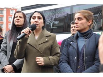 Hendek kazan teröristleri selamladı !