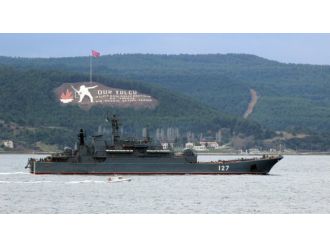 Rus savaş gemisi Boğaz’dan geçti