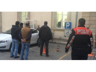 Valilik bahçesinde intihar girişimi