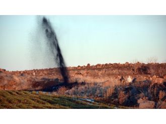 Tarladan petrol fışkırdı!