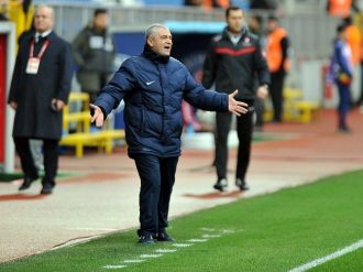 Rıza Çalımbay sahayı terk etti