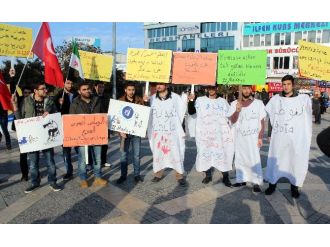 Suriyelilerden kefenli eylem