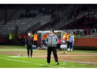 Ümit Özat istifa etti