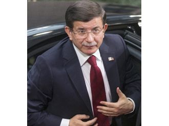 Başbakan Davutoğlu’ndan şehit ailelerine taziye