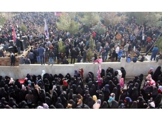 Hizbullah lideri mezarı başında anıldı