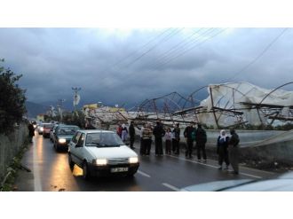 Hortum Antalya’yı yıktı geçti