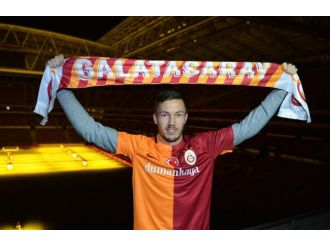 Linnes sahne alıyor