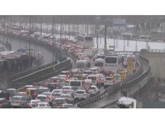 Boğaz Köprüsü’nde trafik durma noktasına geldi